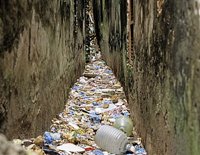 Stone Town: Müll - Zanzibar Town