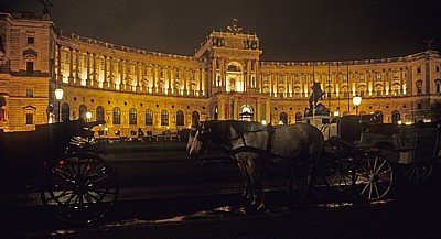 Hofburg: Fiaker vor der Neuen Burg bei Nacht - Wien