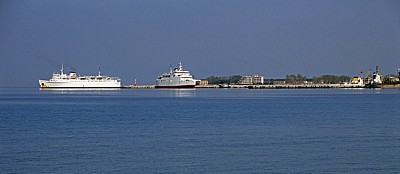 Schiffe in der Bucht von Vlorë - Vlora