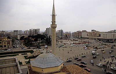 Blick vom Uhrturm auf den Sheshi Skanderbeg (Skanderbeg-Platz) - Tirana