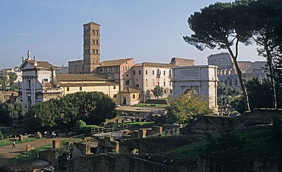 Östliches Forum Romanum (von links): Santa Francesca Romana, Titusbogen, Kolosseum - Rom