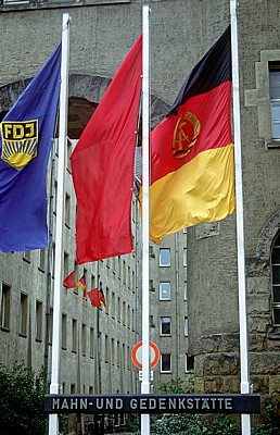 DDR: DDR-Flagge und FDJ-Flagge - Erfurt