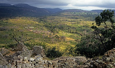Blick von der Akropolis (Bergruine) auf die Eastern und South Eastern Enclosure - Great Zimbabwe Ruins