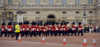 Buckingham Palace: Changing the Guard - London