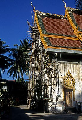 Baugerüst an einem Wat - Vientiane