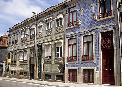 Jakobsweg (Caminho Português): Hausfassaden mit Azulejos - Porto
