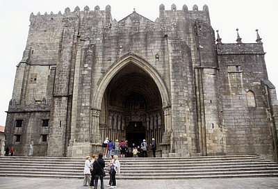 La Catedral de Santa María de Tui (Kathedrale Santa María): Westfassade mit dem Hauptportal - Tui