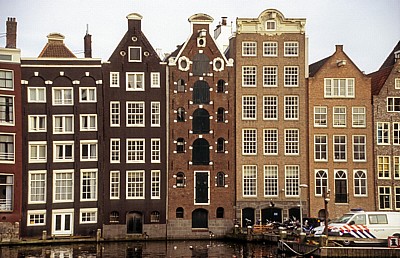 Damrak: Grachtenhäuser - Amsterdam