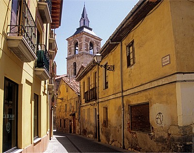 Altstadt: Calle Trastamara - León