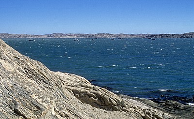 Blick von der Haifischinsel auf die Küste (nördlich von Lüderitz) - Lüderitz