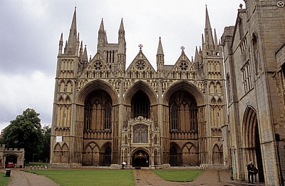 The Cathedral Church of St Peter (Kathedrale): Westfassade - Peterborough