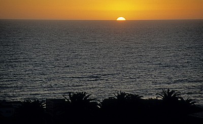 Blick vom Turm des Woermann-Hauses nach Westen: Sonnenuntergang über dem Atlantischen Ozean - Swakopmund
