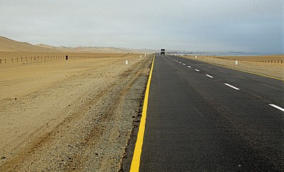 B 2: Straße Swakopmund - Walvis Bay - Namib