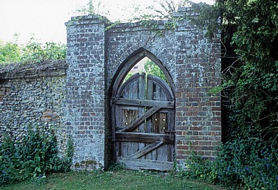 Clare Priory (Priorat): Holztür zum Prioratsgarten - Clare