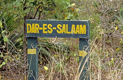 Verkehrsschild (Hinweisschild) Dar-es-Salaam - Pwani Region
