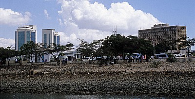 Fähre Kigamboni - Kivukoni: Uferbereich von Kivukoni - Daressalam