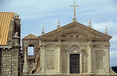 Stari Grad (Altstadt): Blick von der Stadtmauer - Crkva Sveti Ignacija u Dubrovniku (Jesuitenkirche St. Ignatius) - Dubrovnik