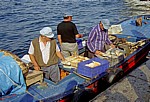 Imbiss (Boot) mit frischem Fisch - Istanbul