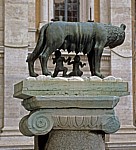 Die Kapitolinische Wölfin säugt Romulus und Remus (Kopie) - Rom
