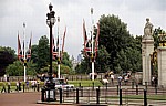 Buckingham Palace: Blick zum St James's Park - London