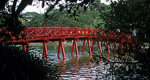 The Huc-Brücke zum Ngoc Son-Tempel über den Hoan Kiem-See - Hanoi