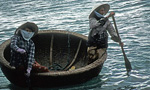 Frauen im Korbboot - Hon Mieu