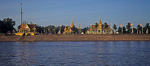 Blick vom Tonle Sap auf Königspalast / Silberpagode - Phnom Penh