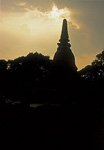 Geschichtspark Sukhothai: Chedi im Abendlicht - Sukhothai