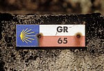 Jakobsweg (Navarrischer Weg): Hinweisschild für den Camino bzw. GR 65 (Gran Recorrido) - Pyrenäen (F)