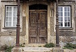 Jakobsweg (Caminho Português): Eingangsportal mit Holztür - Fontoura