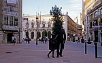 Altstadt: Bronzestatue - Burgos