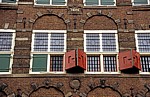 Jodenbreestraat: Museum Het Rembrandthuis - Giebel - Amsterdam