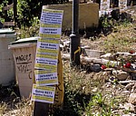 Jakobsweg (Camino Francés): Hinweisschilder für die Albergue do Brasil - Vega de Valcare