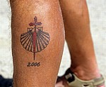 Jakobsweg (Camino Francés): Tattoo eines Pilgers - Alto de Poio