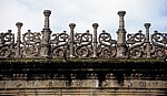 Catedral de Santiago de Compostela (Kathedrale): Ostfassade - Dachfries - Santiago de Compostela