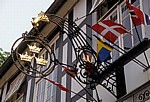Landrat Schultz Straße: Hotel Drei Kronen - Nasenschild und Flaggen - Tecklenburg
