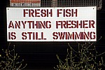 Werbetafel für frischen Fisch: Fresh Fish - Anything fresher is still swimming - Aldeburgh