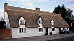 The Street: Cottage mit Reetdach und Füchsen aus Reet - Stoke-by-Clare