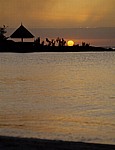 Blick über die Bucht: Sonnenuntergang - Pereybere