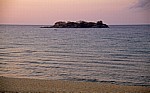 Malawisee: Kande Island (Insel) im Morgenlicht - Kande Beach