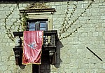 Stari Grad (Altstadt): Stadtpalast Palata Drago - Balkon mit Flagge - Kotor