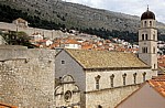 Stari Grad (Altstadt): Blick von der Stadtmauer - Franjevacki samostan i crkva u Dubrovniku (Franziskanerkloster) - Dubrovnik