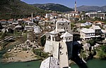 Stari Grad (Altstadt): Stari most (Alte Brücke) mit dem Kule Halebija (Turm Halebija) - Mostar
